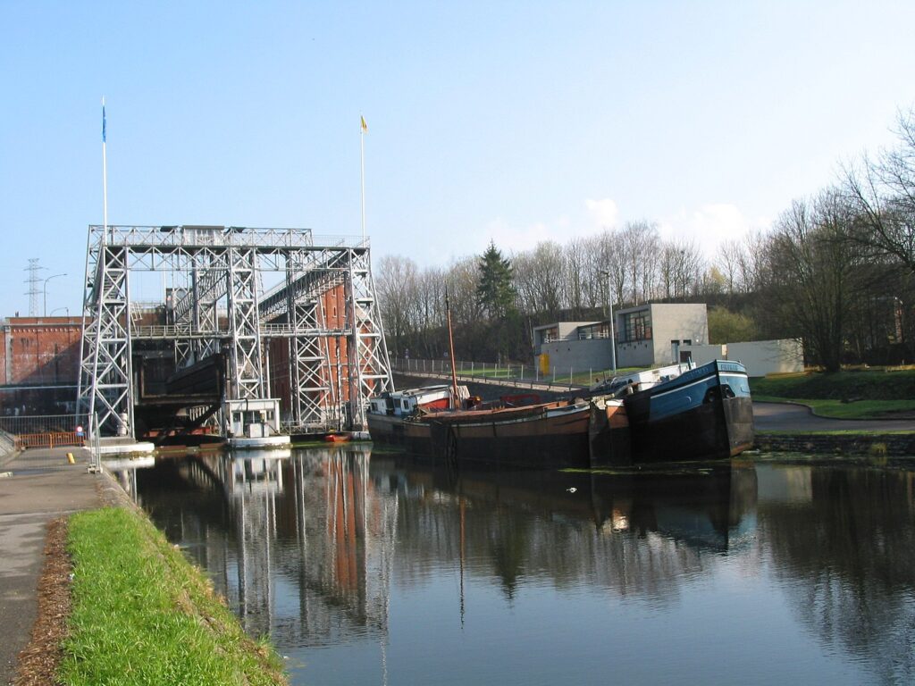 The Four Lifts on the Canal du Centre and their Environs, La Louvière and Le Roeulx (Hainaut)